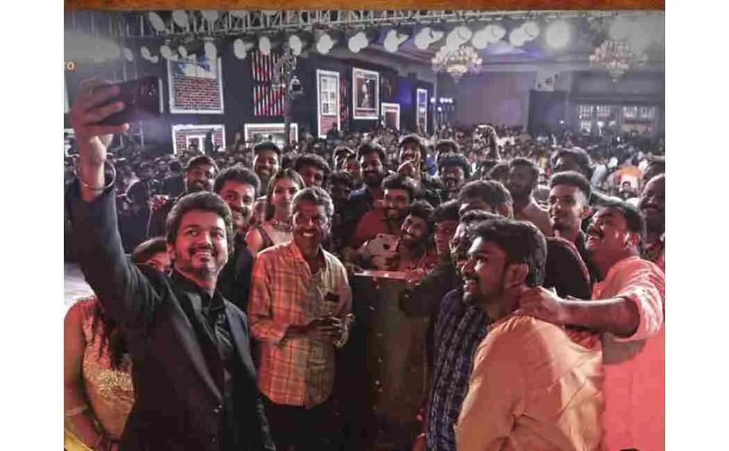 master vijay selfie 